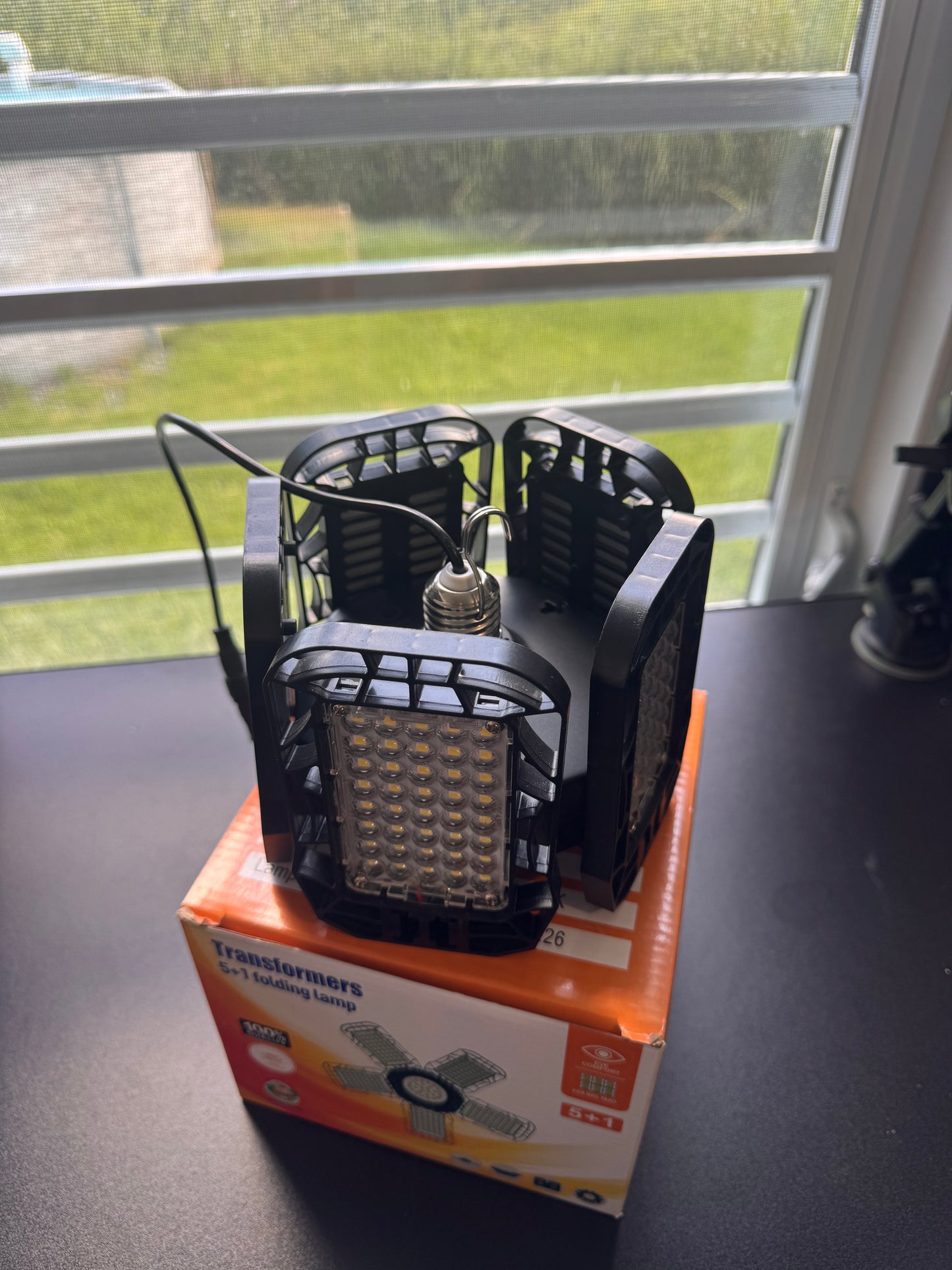 Foco Interior 150W & Placa solar 12W