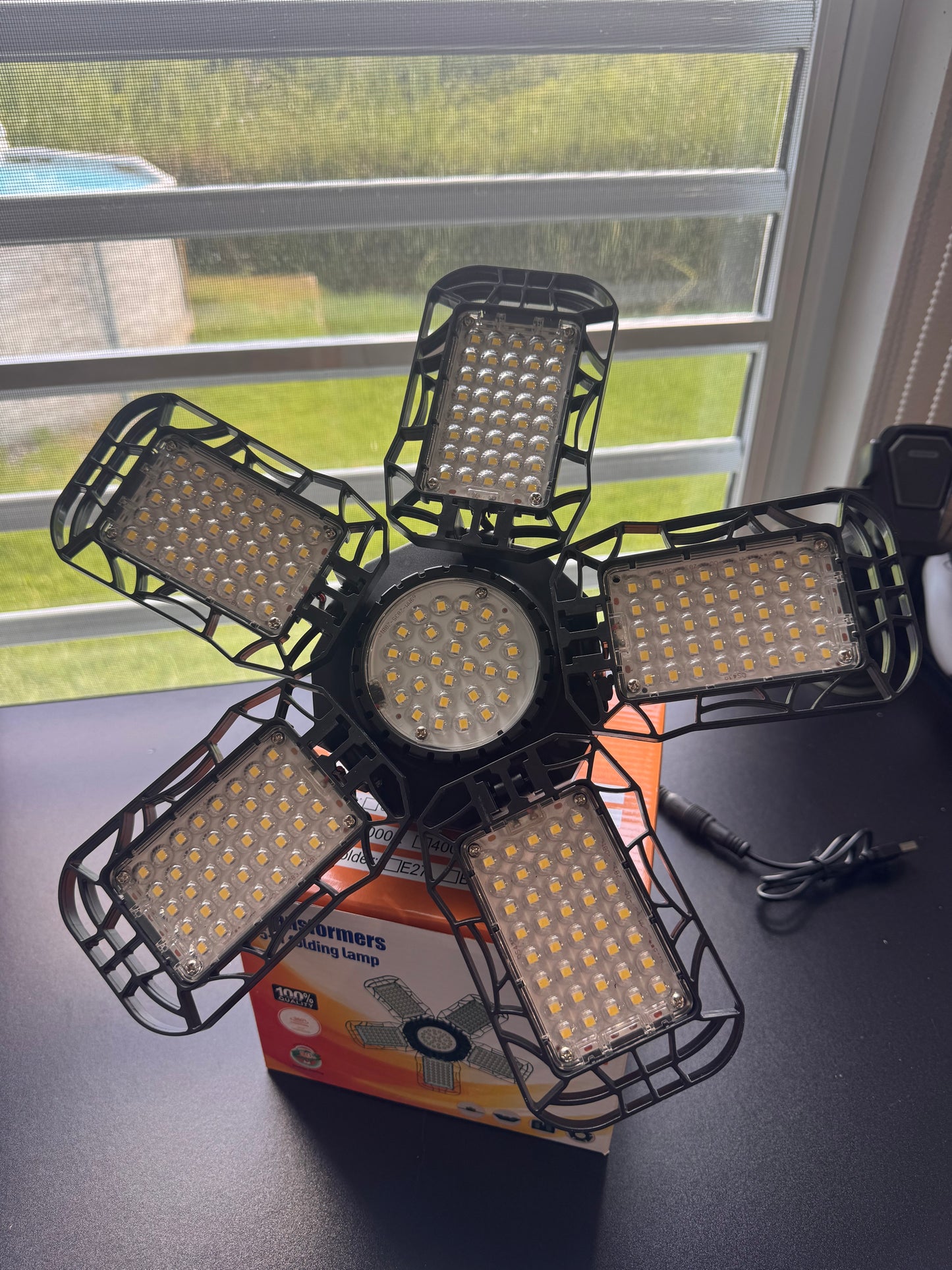 Foco Interior 150W & Placa solar 12W